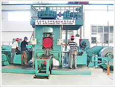 由于轧机轴承是轧机在使用的时辰比力必要的部件，所以通常使用轧机的企业城市提前采办一些轧机轴承。这样即便在使用的时辰必要更换，也不会影响到设备的运行。而这些所购入的轴承在安设的时辰也是有肯定的要求的，若是安设不是极度适当可能会造成最终的毁损。